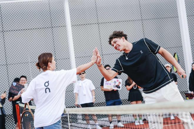 仅展现了中 仅展现了中